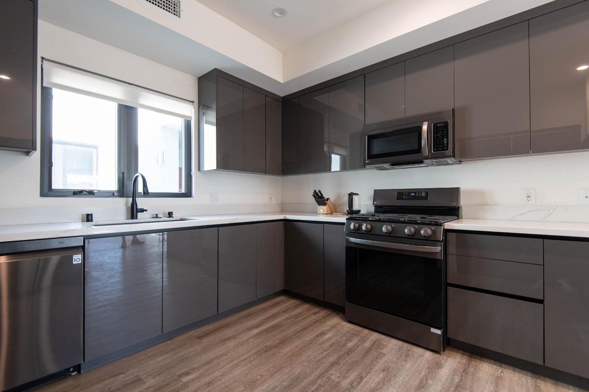 Regency Modern Apartments Глендейл Екстер'єр фото